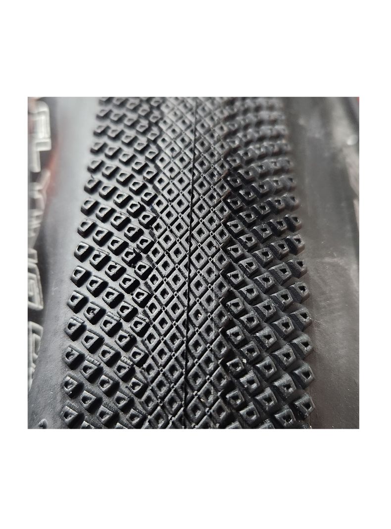 Neumático Chaoyang Flying Diamond 700x35c Gravel